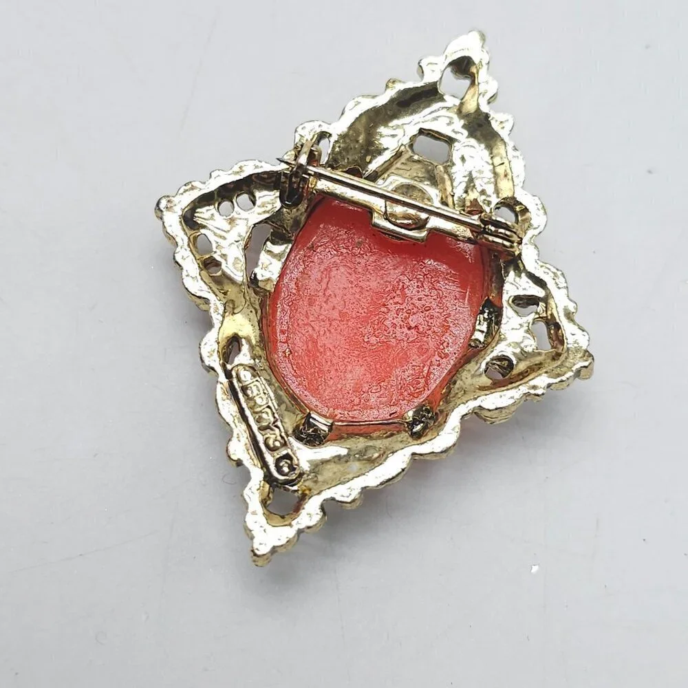 Vintage Cameo Signed GERRYS Gold Tone Victorian Brooch Pin Pendant Jewelry